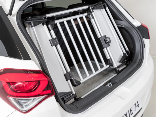 Фото - аксессуары в авто Trixie Universal Rear Car Grid Универсальная задняя автомобильная решетка (13201)