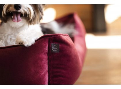 Фото - лежаки, матрасы, коврики и домики Harley & Cho DREAMER VELOUR WINE лежак для собак (велюр), вишневый