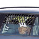 Фото - аксесуари в авто Trixie Ventilation Lattice - Решітка на автомобільне вікно для перевезення собак